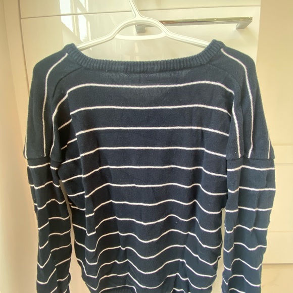 Brandy Melville Lance V-Neck pullover navy&white - Picture 3 of 3